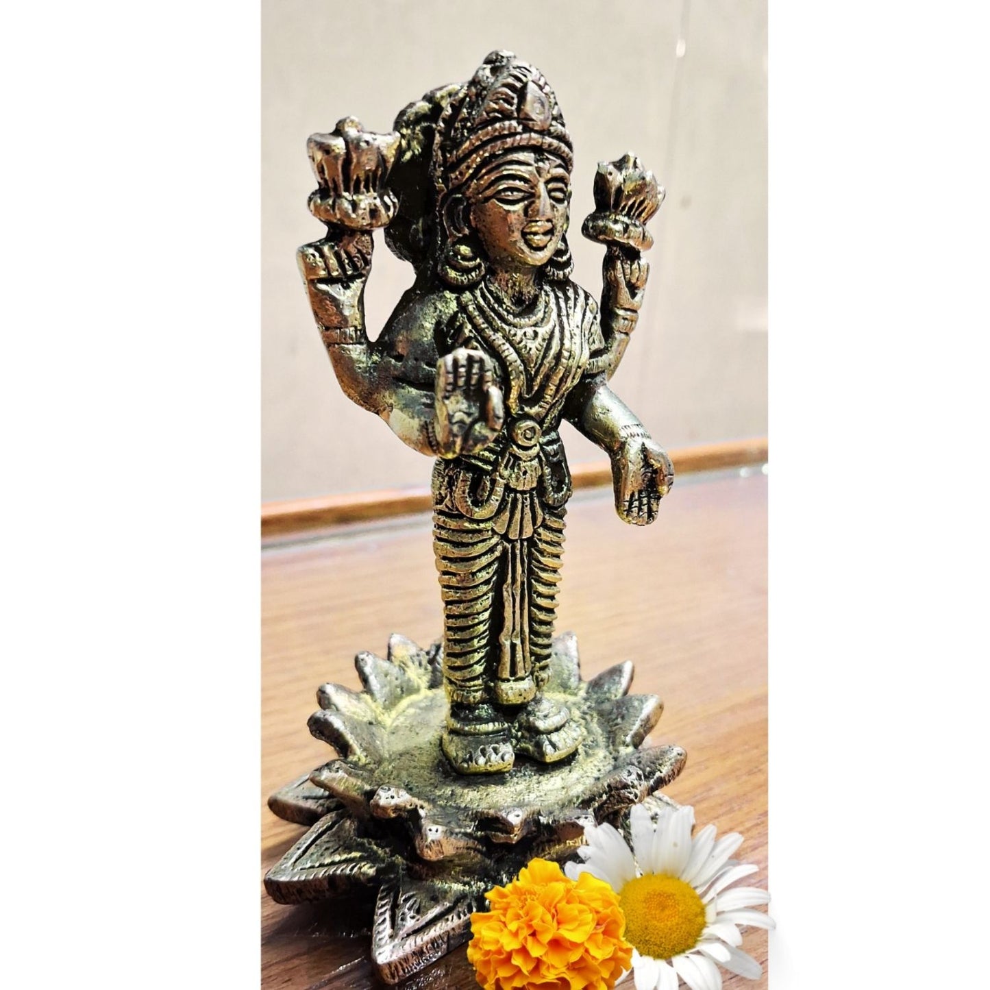 Brass Goddess Lakshmi Idol on Lotus – Antique Finish Maa Laxmi Murti for Pooja, Wealth & Prosperity
